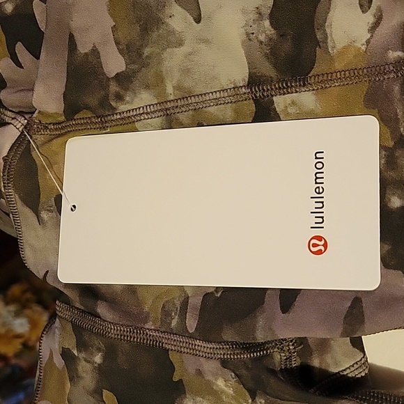 NWT: Lululemon Power Thru HR Tight 25" - Picture 9 of 10